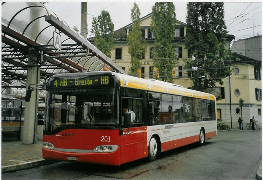 (071'026) - SW Winterthur - Nr. 201/ZH 719'201 - Solaris am 15. September 2004 beim Hauptbahnhof Winterthur