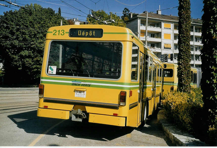 (071'327) - TN Neuchtel - Nr. 213/NE 15'213 - Volvo/Hess am 3. Oktober 2004 in Neuchtel, Dpt