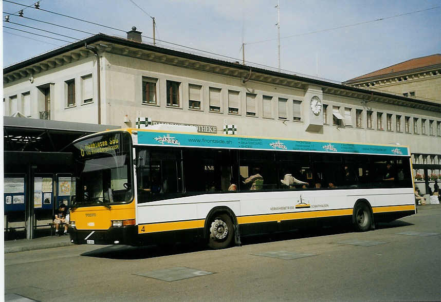 (071'612) - VBSH Schaffhausen - Nr. 4/SH 38'004 - Volvo/Hess am 4. Oktober 2004 beim Bahnhof Schaffhausen