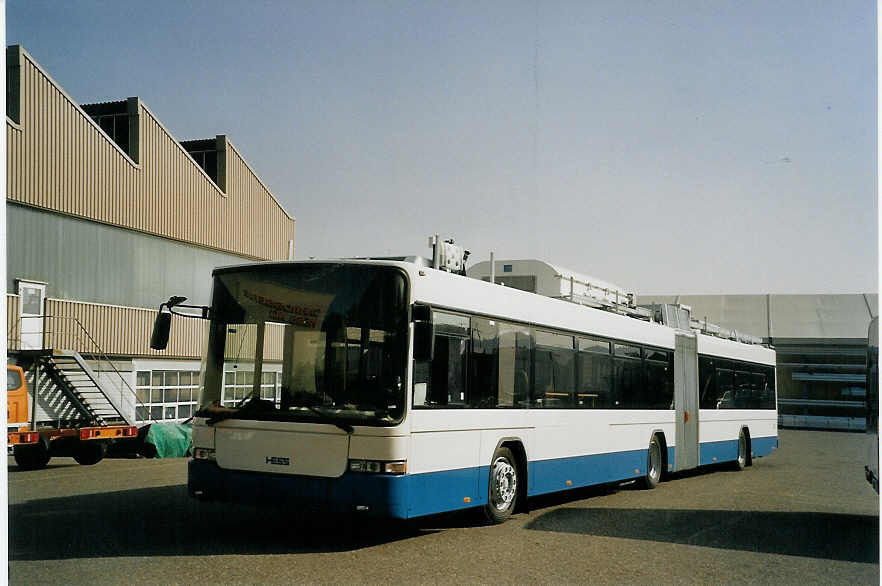 (071'802) - VBL Luzern - Nr. 202 - Hess/Hess Gelenktrolleybus am 5. Oktober 2004 in Bellach, Hess