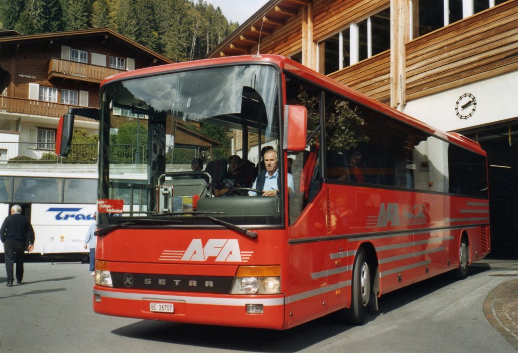 (071'820) - AFA Adelboden - Nr. 7/BE 26'707 - Setra am 7. Oktober 2004 beim Autobahnhof Adelboden