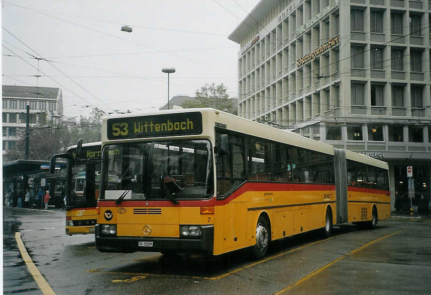 (071'913) - Car Alpin Neff, Arbon - Nr. 7/TG 52'209 - Mercedes am 11. Oktober 2004 beim Bahnhof St. Gallen