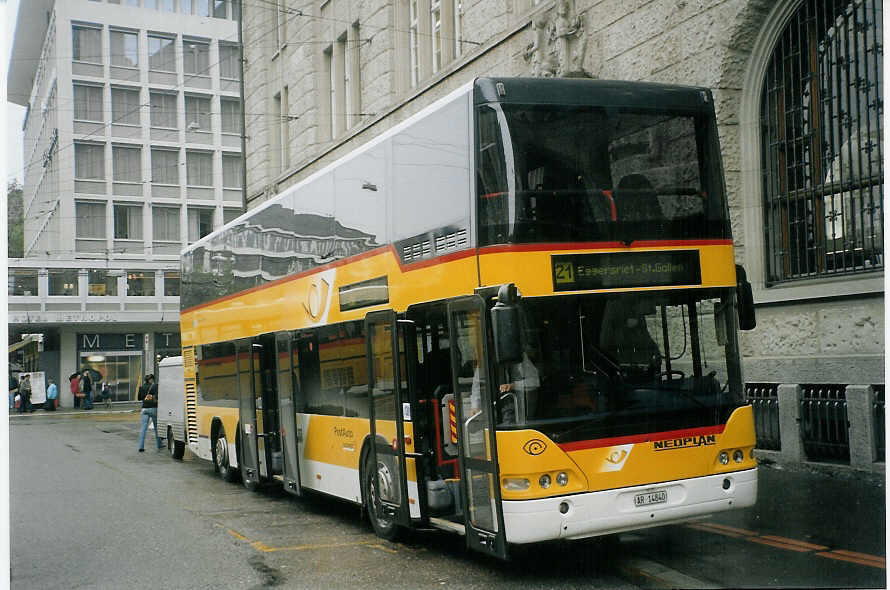 (072'031) - PostAuto St. Gallen-Appenzell - AR 14'840 - Neoplan (ex P 27'018) am 11. Oktober 2004 beim Bahnhof St. Gallen