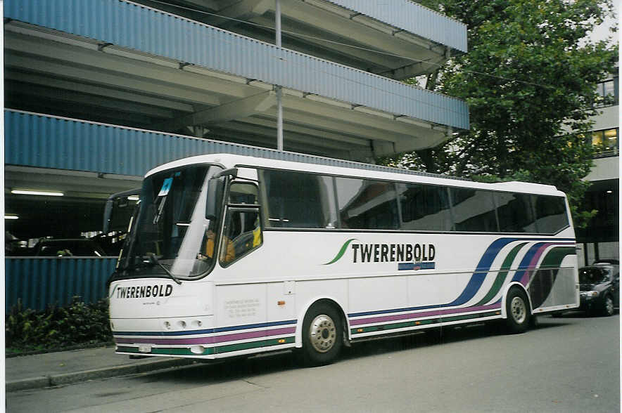 (072'205) - Twerenbold, Baden - Nr. 8/AG 16'632 - Bova am 11. Oktober 2004 beim Hauptbahnhof Winterthur