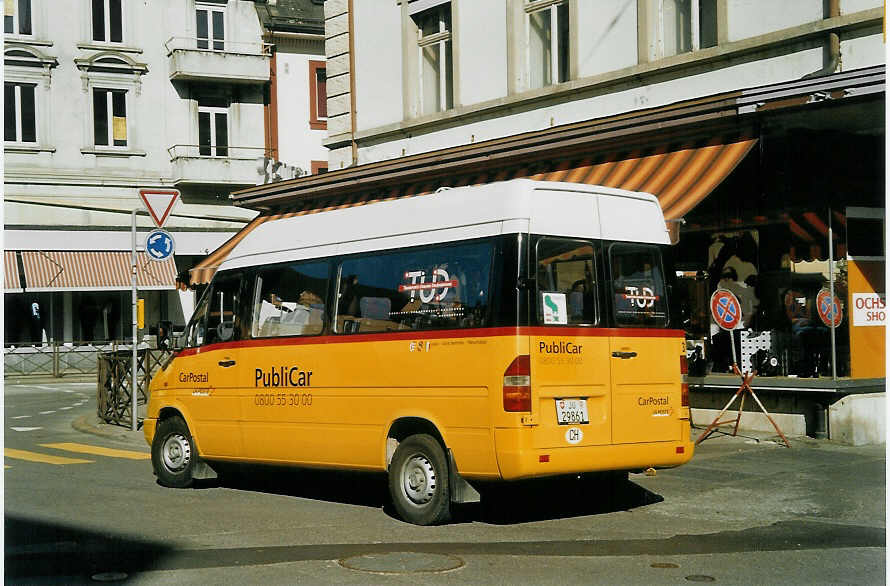 (072'312) - CarPostal Jura-Jura bernois-Neuchtel - Nr. 3/JU 29'861 - Mercedes (ex P 22'051) am 24. Oktober 2004 beim Bahnhof Delmont