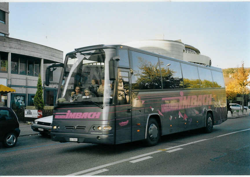 (072'321) - Imbach, Wolhusen - LU 15'601 - Volvo/Drgmller am 24. Oktober 2004 beim Bahnhof Laufen