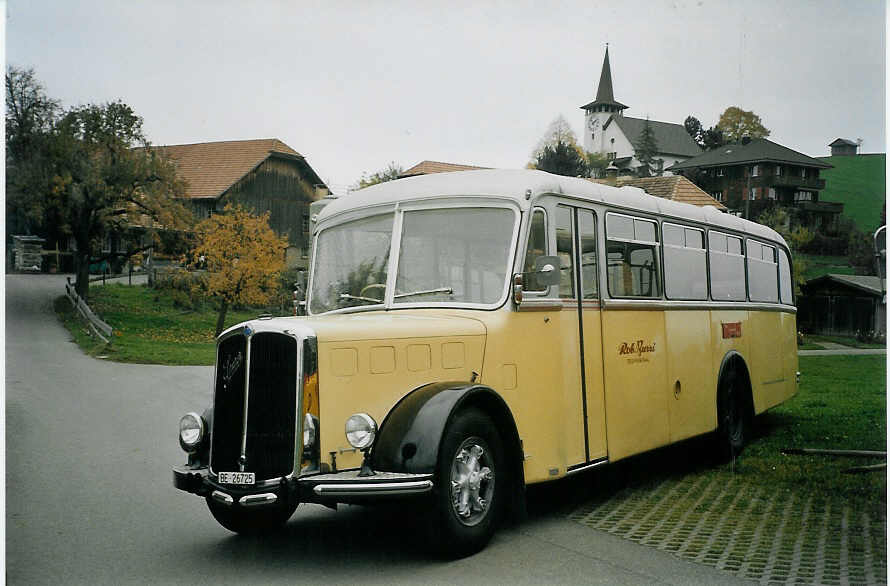 (072'407) - Burri, Teuffenthal - BE 26'725 - Saurer/R&J am 31. Oktober 2004 in Buchen, Schulhaus