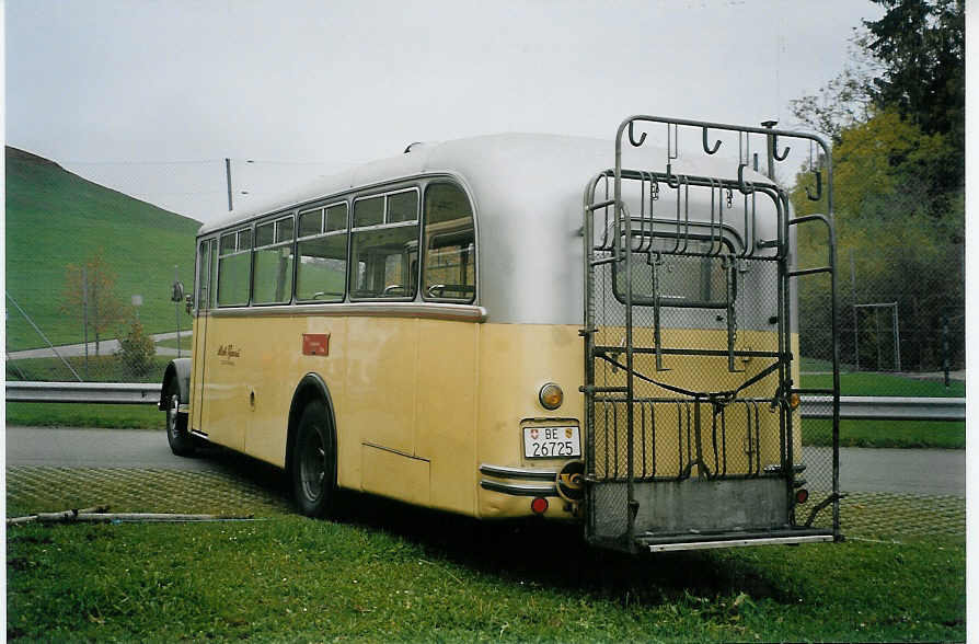 (072'408) - Burri, Teuffenthal - BE 26'725 - Saurer/R&J am 31. Oktober 2004 in Buchen, Schulhaus