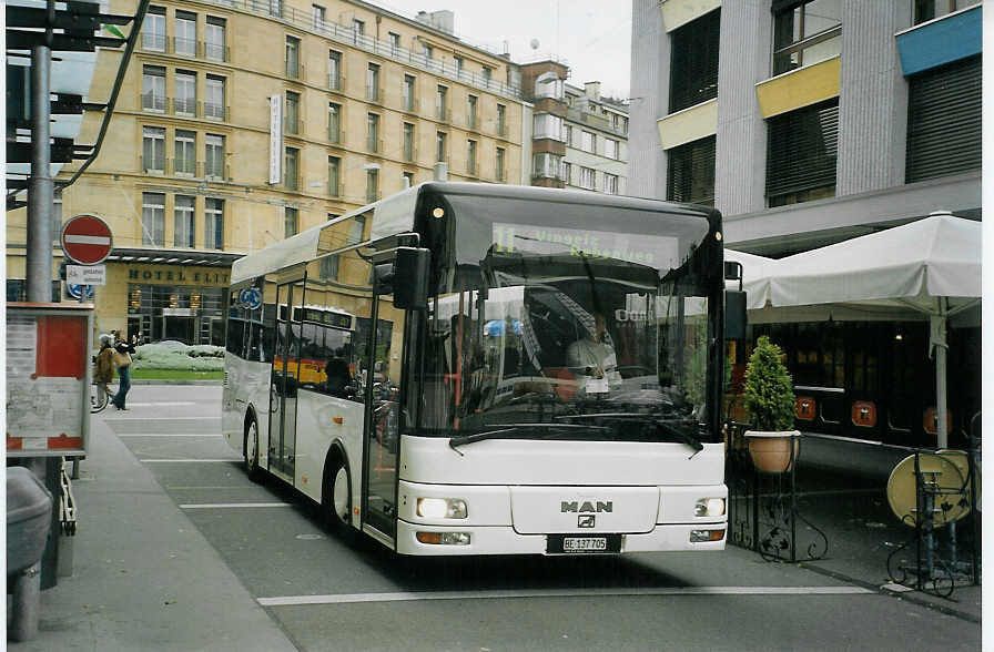 (072'516) - Funi-Car, Biel - Nr. 5/BE 137'705 - MAN (ex Nr. 3) am 6. November 2004 in Biel, Guisanplatz