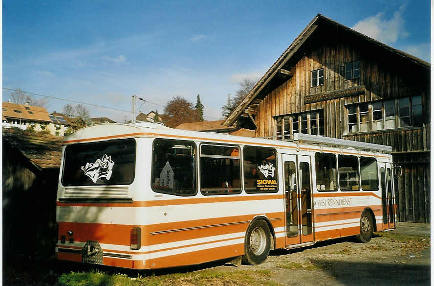 (072'604) - WSJ Renndienst, Grnen-Sumiswald - Nr. 10 - Berna/Hess (ex OAK Wangen a.A. Nr. 10) am 8. November 2004 in Grnen, Zimmereiweg