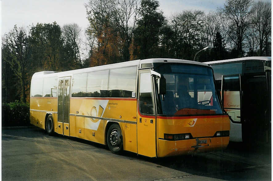 (072'607) - PostAuto Graubnden - GR 102'309 - Neoplan (ex P 25'136) am 8. November 2004 in Langenthal, Calag