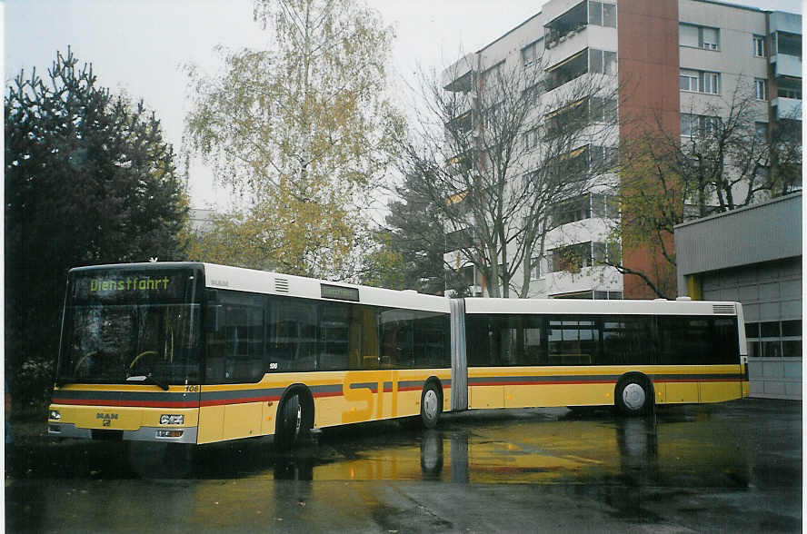 (072'615) - STI Thun - Nr. 106 - MAN am 13. November 2004 in Thun, Garage