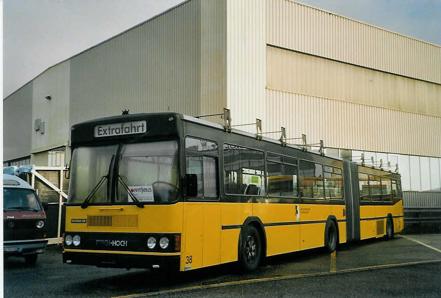 (072'718) - VBSH Schaffhausen - Nr. 38 - Scania/FHS (ex Nr. 12) am 27. November 2004 in Biel, Rattinbus