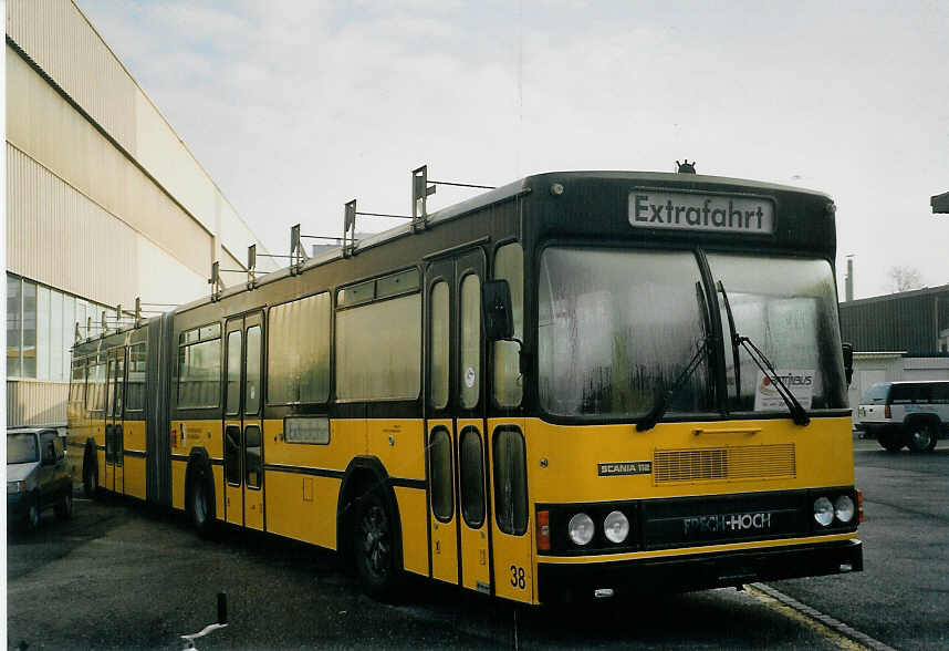 (072'720) - VBSH Schaffhausen - Nr. 38 - Scania/FHS (ex Nr. 12) am 27. November 2004 in Biel, Rattinbus