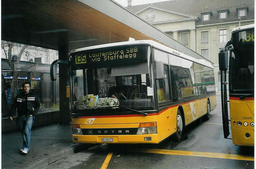 (072'730) - PostAuto Aargau - Nr. 13/AG 428'672 - Setra (ex P 25'658) am 27. November 2004 beim Bahnhof Aarau