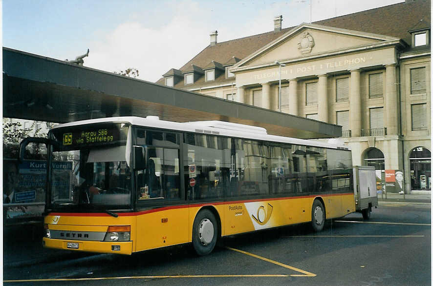 (072'803) - PostAuto Aargau - Nr. 19/AG 428'673 - Setra am 27. November 2004 beim Bahnhof Aarau