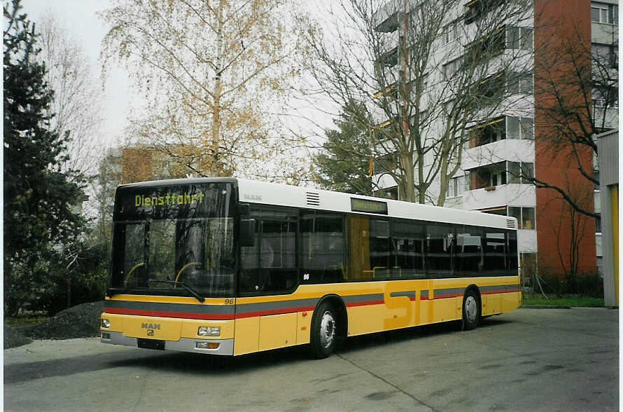 (072'832) - STI Thun - Nr. 96 - MAN am 29. November 2004 in Thun, Garage