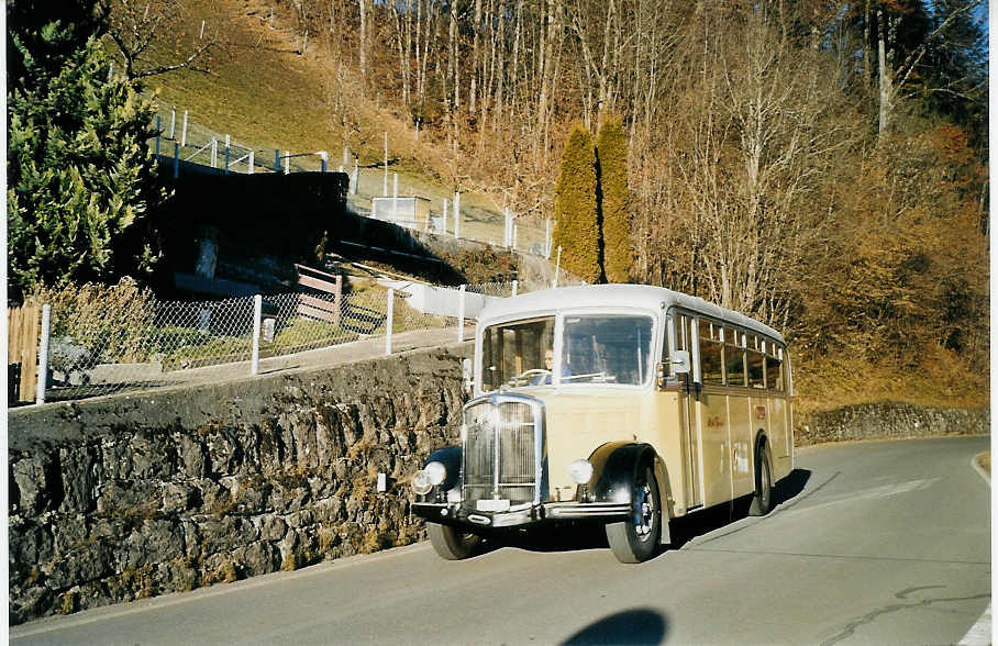 (073'016) - Burri, Teuffenthal - BE 178 U - Saurer/R&J am 12. Dezember 2004 bei Teuffenthal