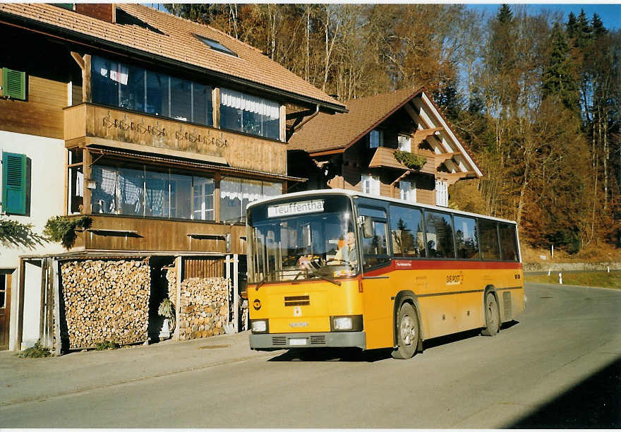 (073'024) - Burri, Teuffenthal - BE 60'582 - NAW/R&J am 12. Dezember 2004 in Teuffenthal, Dorfeinfahrt