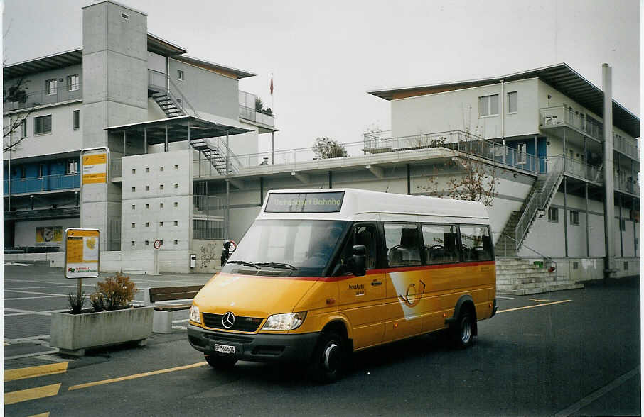 (073'228) - Ldi, Uetendorf - BE 561'504 - Mercedes am 13. Dezember 2004 beim Bahnhof Uetendorf