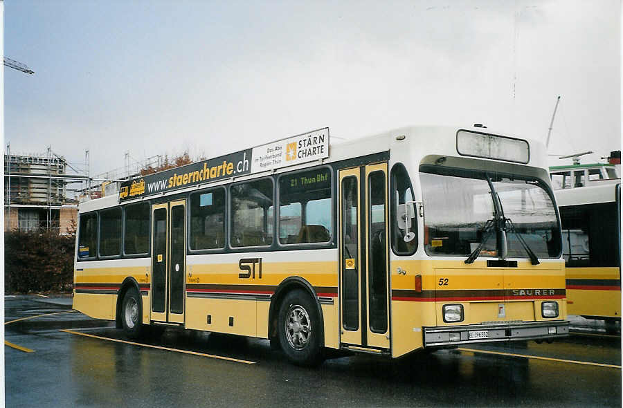 (073'316) - STI Thun - Nr. 52/BE 396'552 - Saurer/R&J am 19. Dezember 2004 bei der Schifflndte Thun