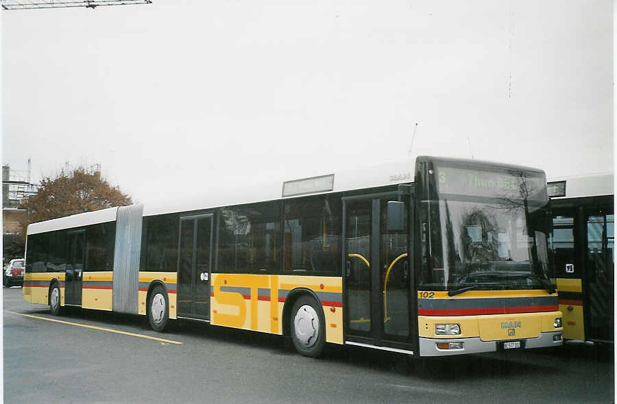 (073'321) - STI Thun - Nr. 102/BE 577'102 - MAN am 20. Dezember 2004 bei der Schifflndte Thun