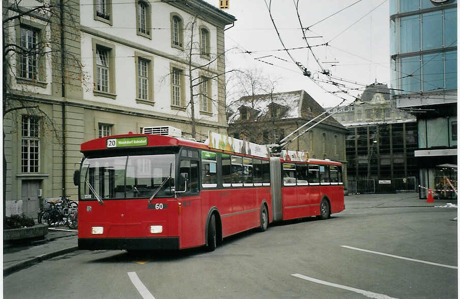 (073'329) - Bernmobil, Bern - Nr. 60 - FBW/Hess Gelenktrolleybus am 20. Dezember 2004 beim Bahnhof Bern