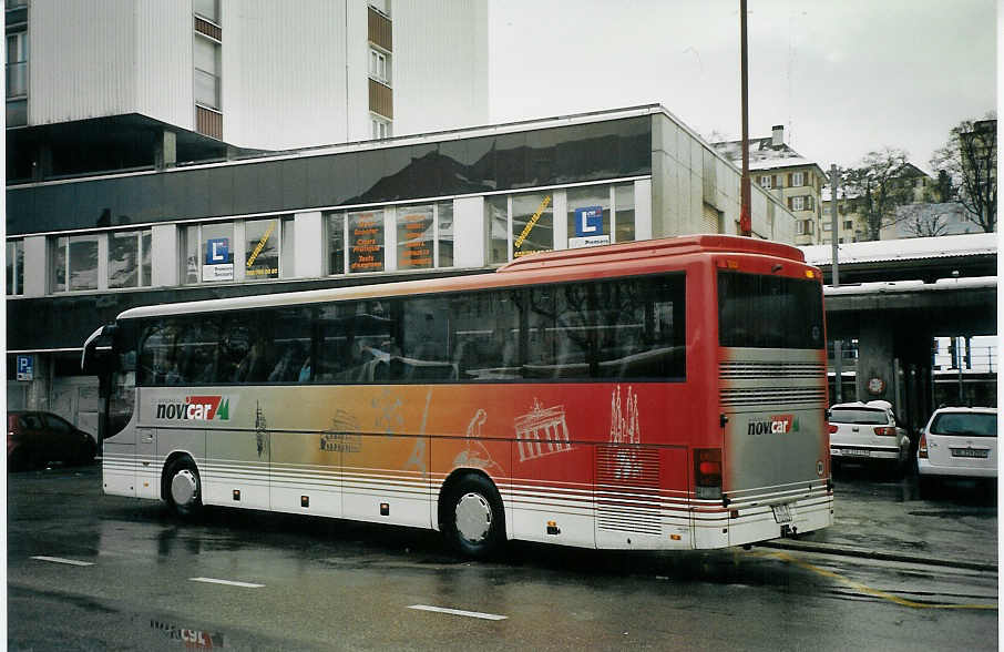 (073'522) - CJ Tramelan - Nr. 8/NE 71'115 - Setra am 1. Januar 2005 beim Bahnhof La Chaux-de-Fonds