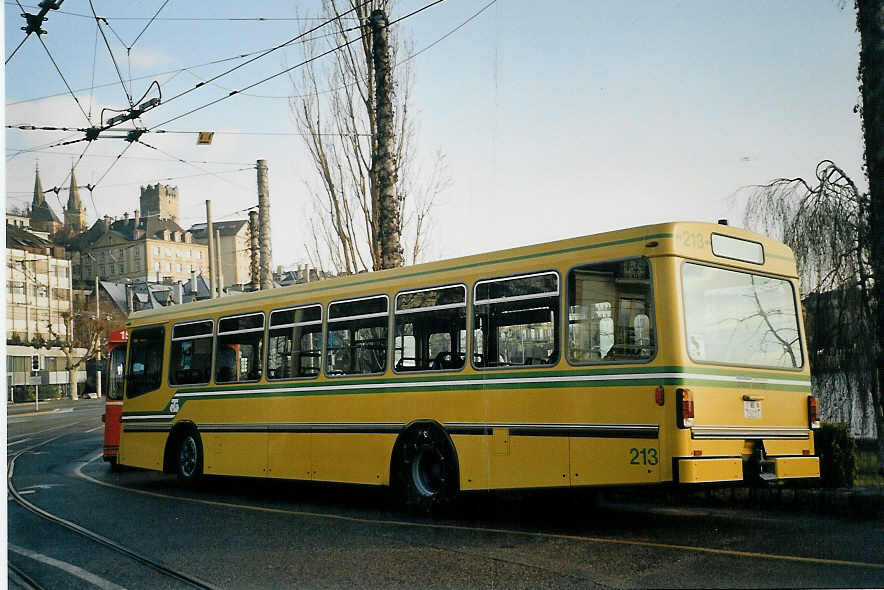 (073'531) - TN Neuchtel - Nr. 213/NE 15'213 - Volvo/Hess am 1. Januar 2005 in Neuchtel, Dpt