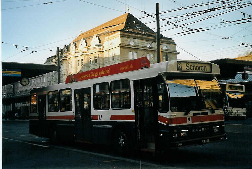 (073'804) - VBSG St. Gallen - Nr. 218/SG 141'218 - Saurer/Hess am 8. Januar 2005 beim Bahnhof St. Gallen