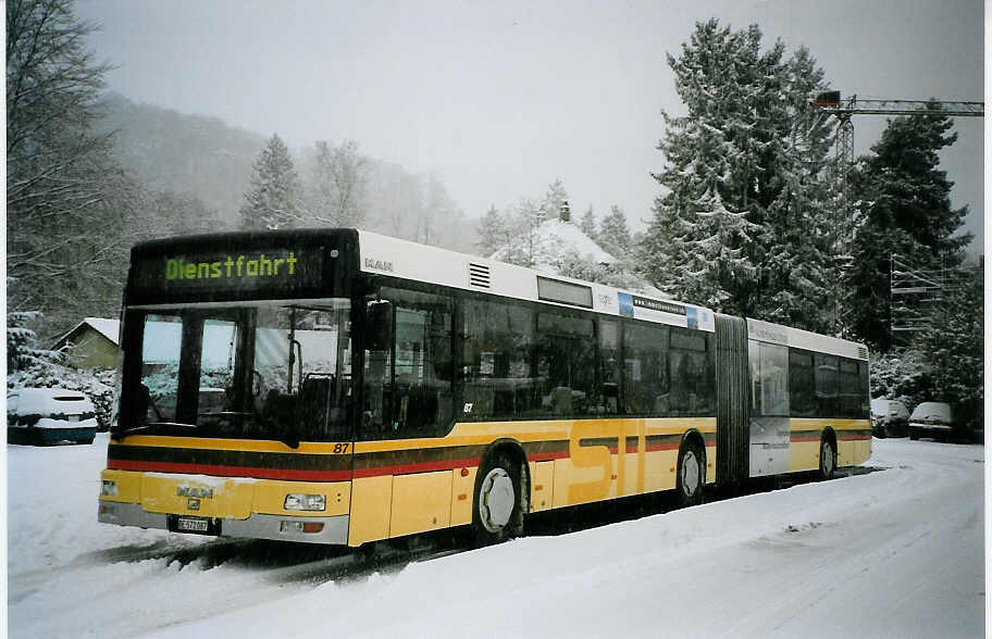 (074'307) - STI Thun - Nr. 87/BE 572'087 - MAN am 23. Januar 2005 bei der Schifflndte Thun