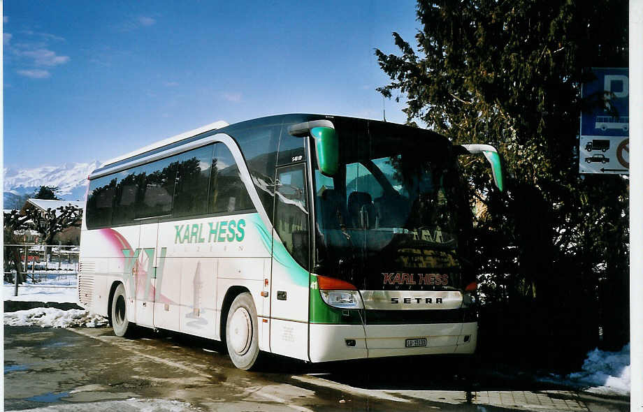 (074'407) - Hess K., Luzern - Nr. 41/LU 15'133 - Setra am 6. Februar 2005 beim Bahnhof Interlaken West