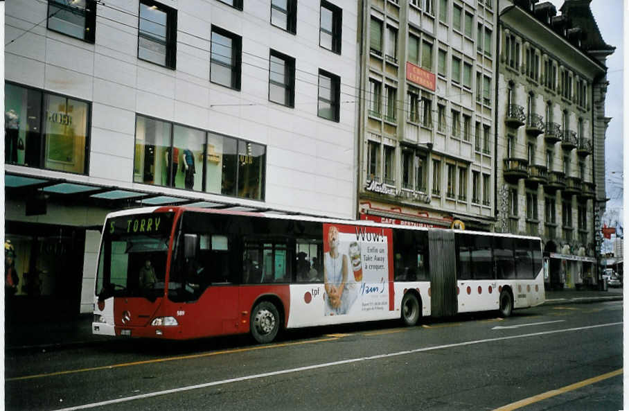 (074'614) - TPF Fribourg - Nr. 589/FR 300'430 - Mercedes am 12. Februar 2005 beim Bahnhof Fribourg