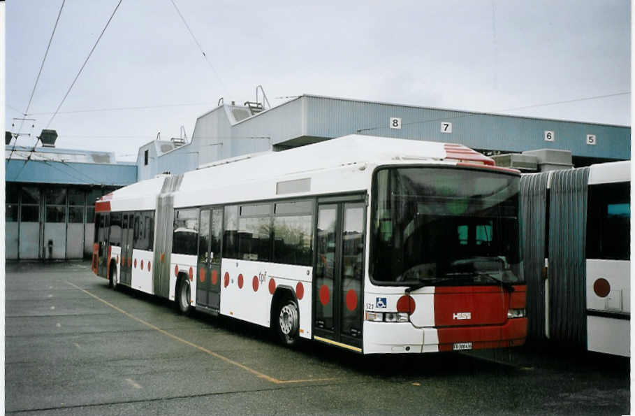 (074'702) - TPF Fribourg - Nr. 521/FR 300'436 - MAN/Hess Gelenkduobus am 12. Februar 2005 in Fribourg, Garage