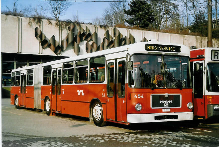 (075'106) - TL Lausanne - Nr. 454/VD 1537 - MAN am 24. Februar 2005 in Lausanne, Dpt Borde