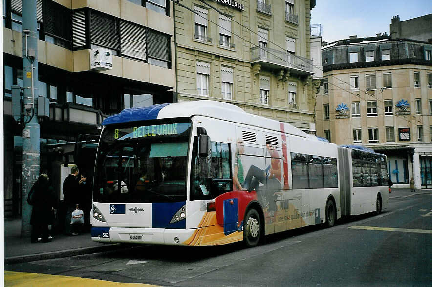 (075'123) - TL Lausanne - Nr. 562/VD 550'072 - Van Hool am 24. Februar 2005 in Lausanne, Bel-Air