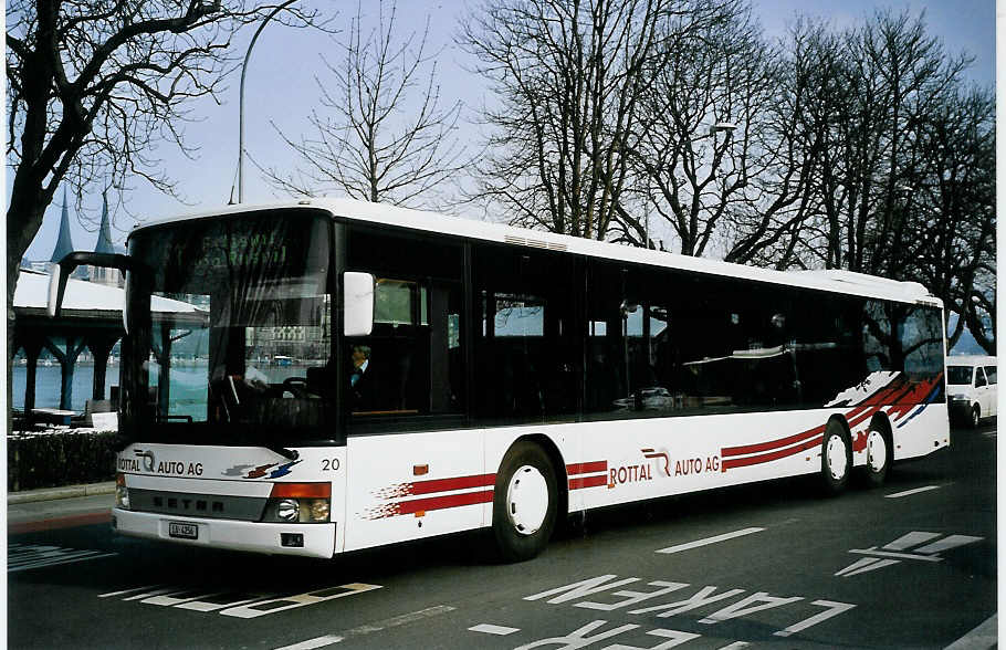 (075'218) - ARAG Ruswil - Nr. 20/LU 4256 - Setra am 25. Februar 2005 beim Bahnhof Luzern