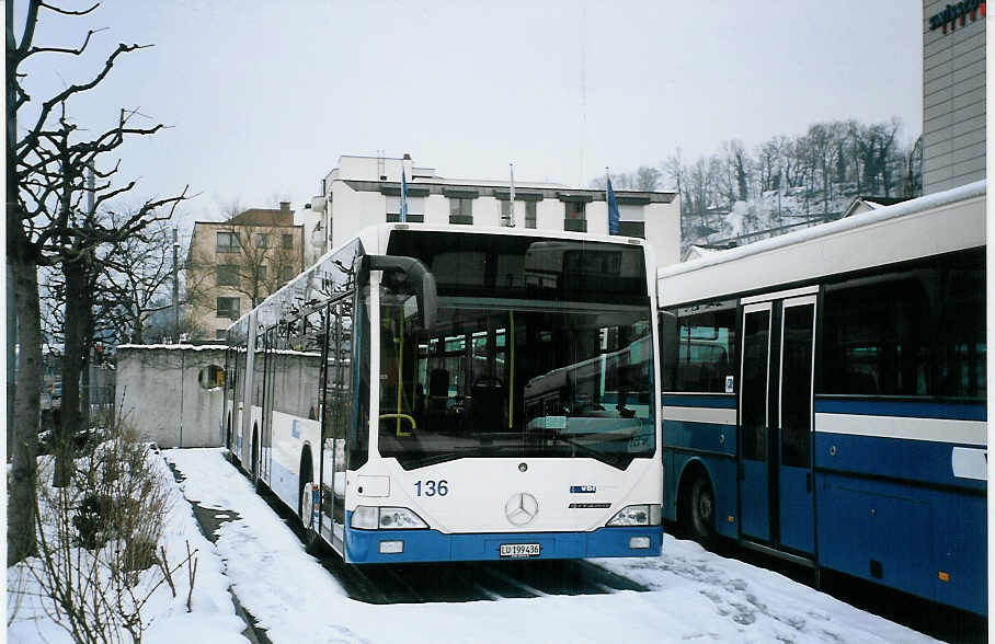 (075'329) - VBL Luzern - Nr. 136/LU 199'436 - Mercedes am 25. Februar 2005 in Luzern, Swisscom