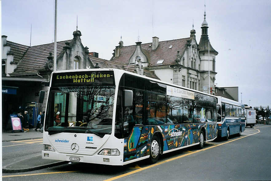 (075'907) - Schneider, Ermenswil - Nr. 2/SG 11'749 - Mercedes am 31. Mrz 2005 beim Bahnhof Rapperswil