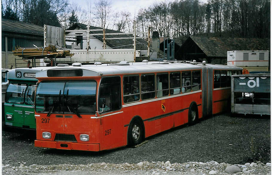 (076'108) - SVB Bern (RWB) - Nr. 297 - FBW/Hess (ex TPG Genve Nr. 114) am 10. April 2005 in Oberburg, Ziegelgut