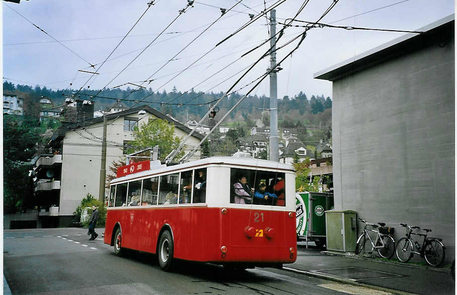 (076'336) - VB Biel - Nr. 21 - Berna/Hess Trolleybus am 23. April 2005 in Biel, Depot