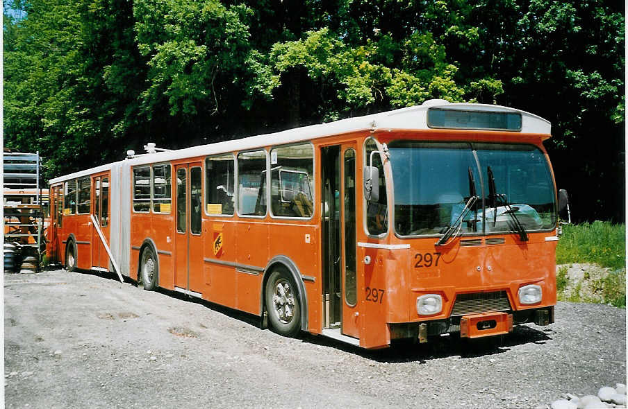 (076'824) - SVB Bern (RWB) - Nr. 297 - FBW/Hess (ex TPG Genve Nr. 114) am 29. Mai 2005 in Oberburg, Ziegelgut