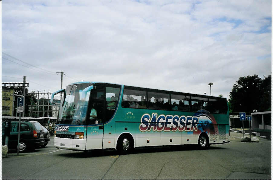 (077'026) - Sgesser, Wintersingen - Nr. 4/BL 7301 - Setra am 5. Juni 2005 beim Bahnhof Liestal