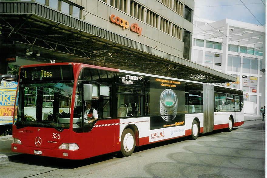 (077'529) - SW Winterthur - Nr. 325/ZH 687'325 - Mercedes am 18. Juni 2005 beim Hauptbahnhof Winterthur