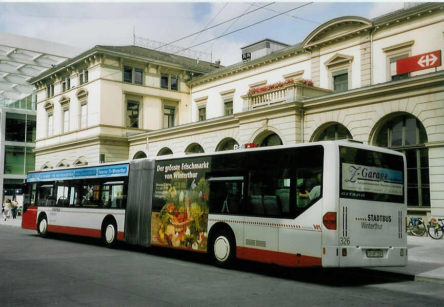 (077'532) - SW Winterthur - Nr. 326/ZH 697'326 - Mercedes am 18. Juni 2005 beim Hauptbahnhof Winterthur