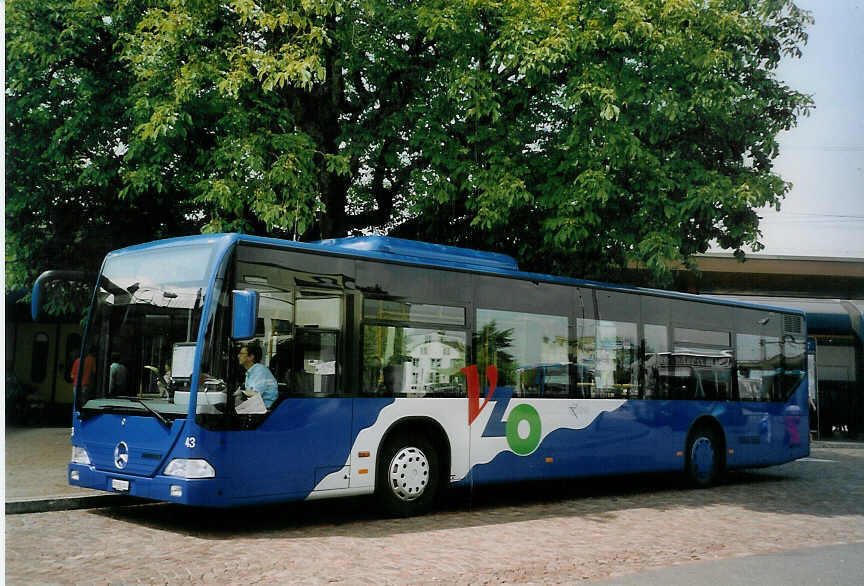 (077'609) - VZO Grningen - Nr. 43/ZH 182'043 - Mercedes am 18. Juni 2005 beim Bahnhof Wetzikon