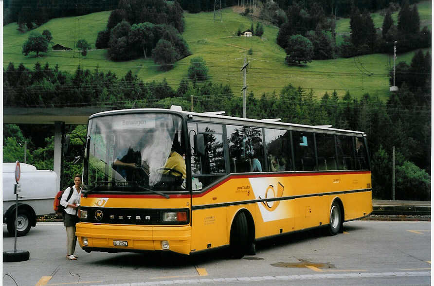 (078'002) - Portenier, Adelboden - Nr. 8/BE 92'064 - Setra (ex Geiger, Adelboden Nr. 8; ex P 25'053) am 25. Juni 2005 beim Bahnhof Reichenbach