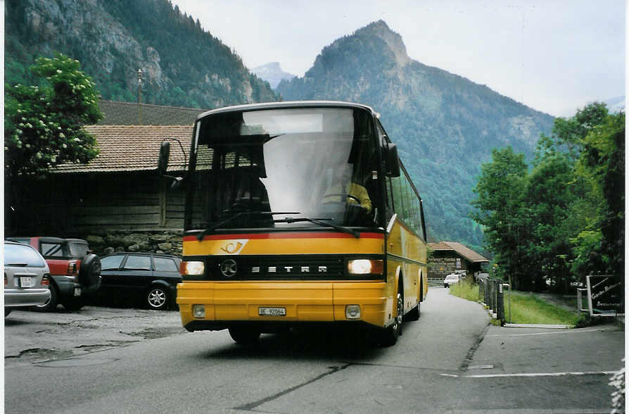 (078'019) - Portenier, Adelboden - Nr. 8/BE 92'064 - Setra (ex Geiger, Adelboden Nr. 8; ex P 25'053) am 25. Juni 2005 in Kiental, Hotel Bren