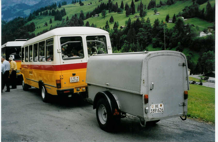 (078'028) - Portenier, Adelboden - Nr. 6/BE 26'710 - Mercedes (ex Geiger, Adelboden Nr. 6) + Nr. 3/BE 189'626 - Scheron/PTT Gepckanhnger (ex Geiger, Adelboden Nr. 3; ex P 30'248) am 25. Juni 2005 in Kiental, Garage