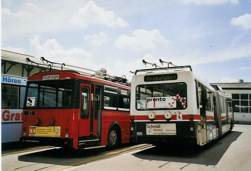 (078'301) - Bernmobil, Bern - Nr. 57 - FBW/Hess Gelenktrolleybus + VBSG St. Gallen - Nr. 155 - NAW/Hess Gelenktrolleybus am 9. Juli 2005 in Bellach, Hess